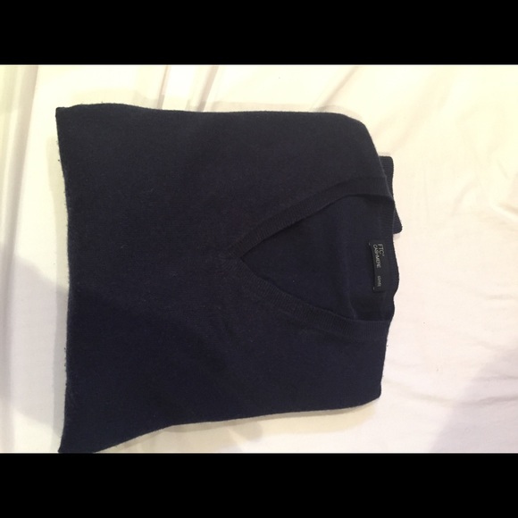 FTC 100% Cashmere V-neck Pullover - Picture 2 of 5